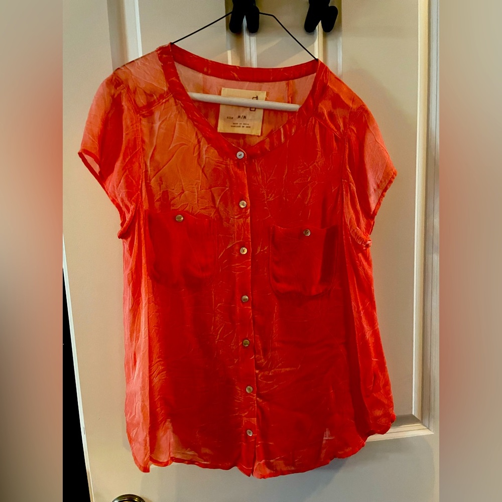 Gently worn blouse. Beautiful and flowy!